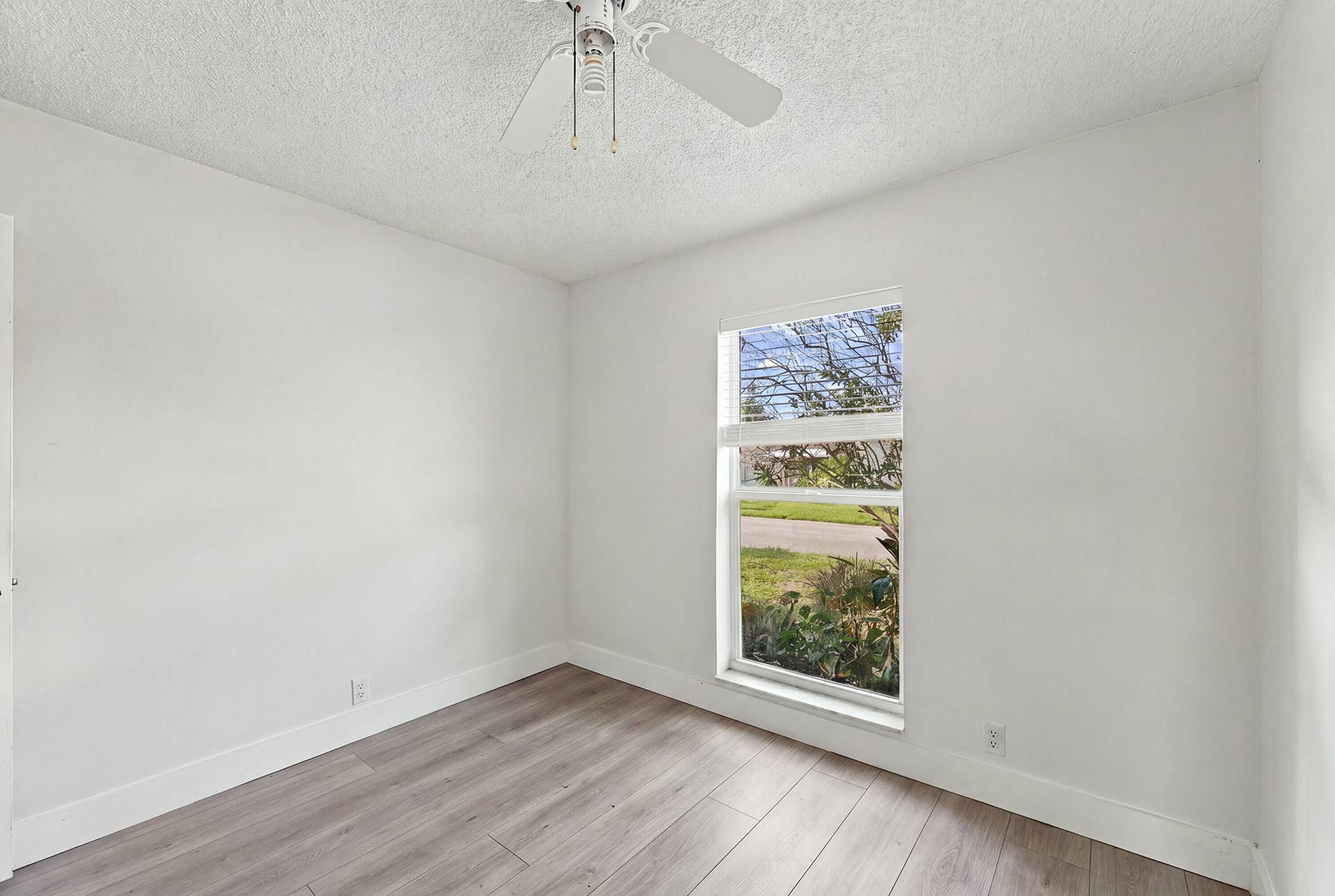 12_bedroom