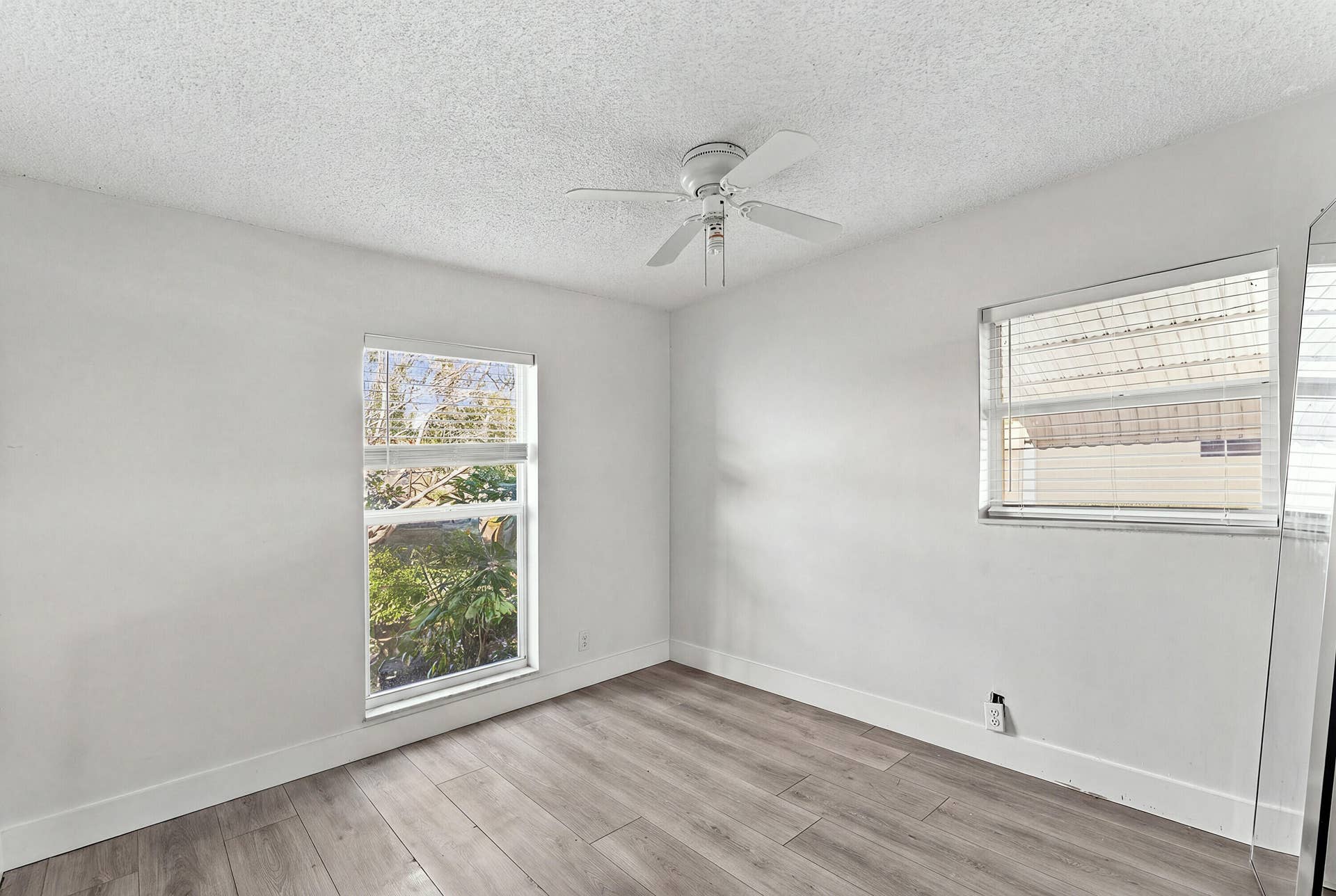14_bedroom