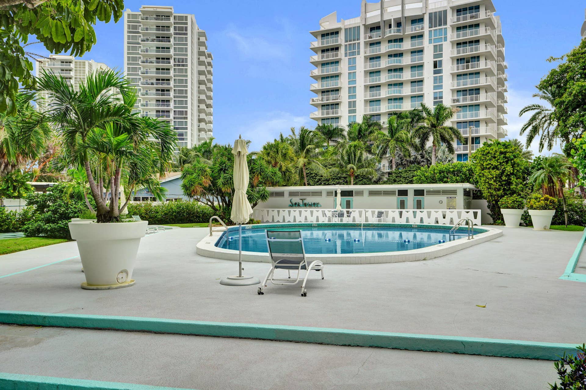 COMOON AREA - POOL