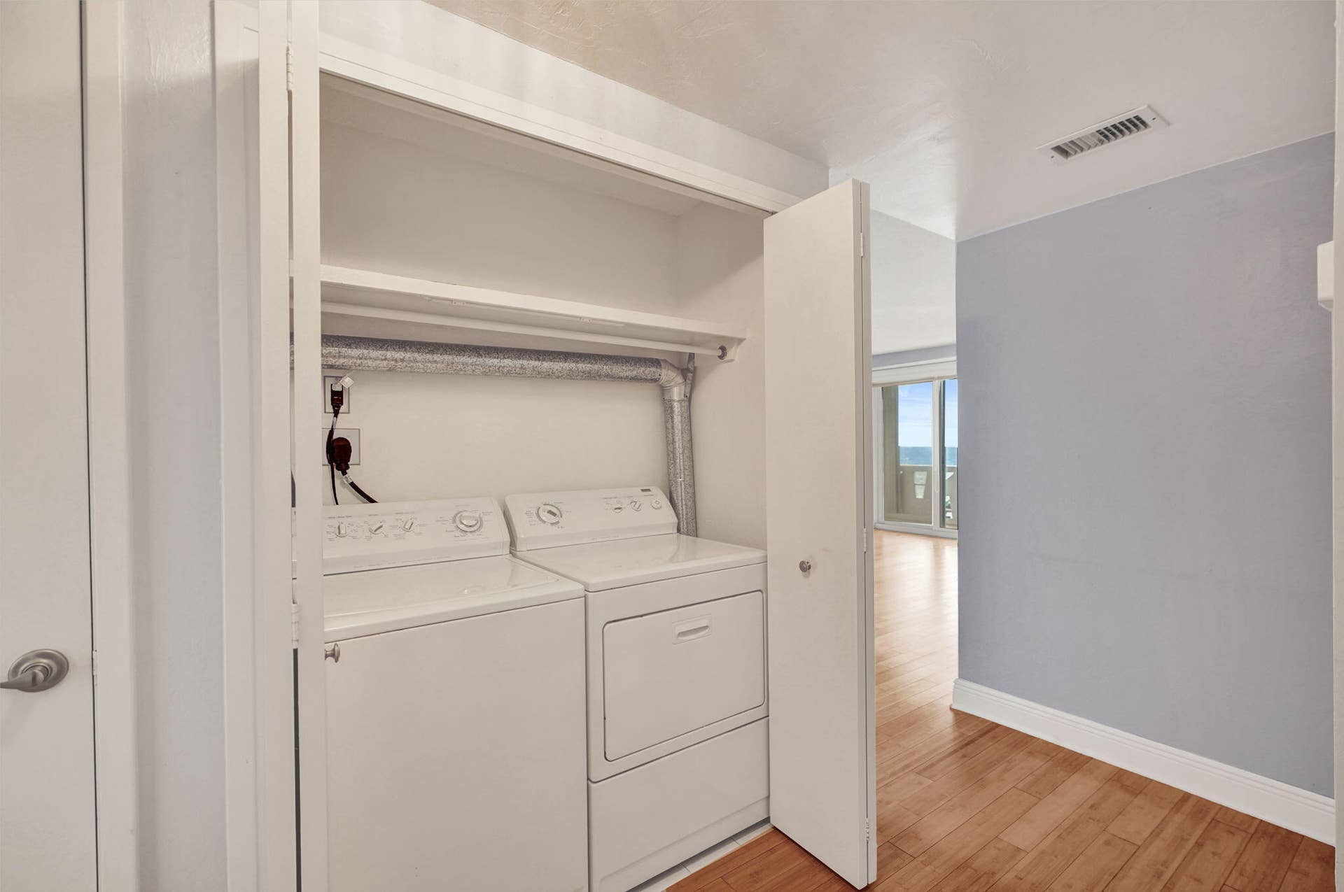 WASHER DRYER IN UNIT