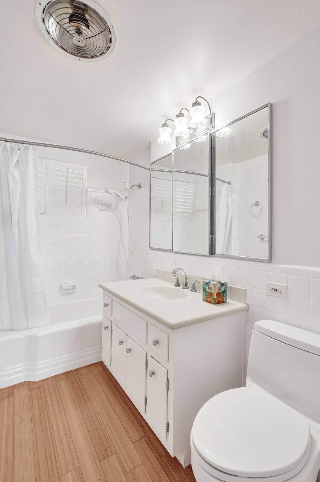 SECONDARY BATHROOM