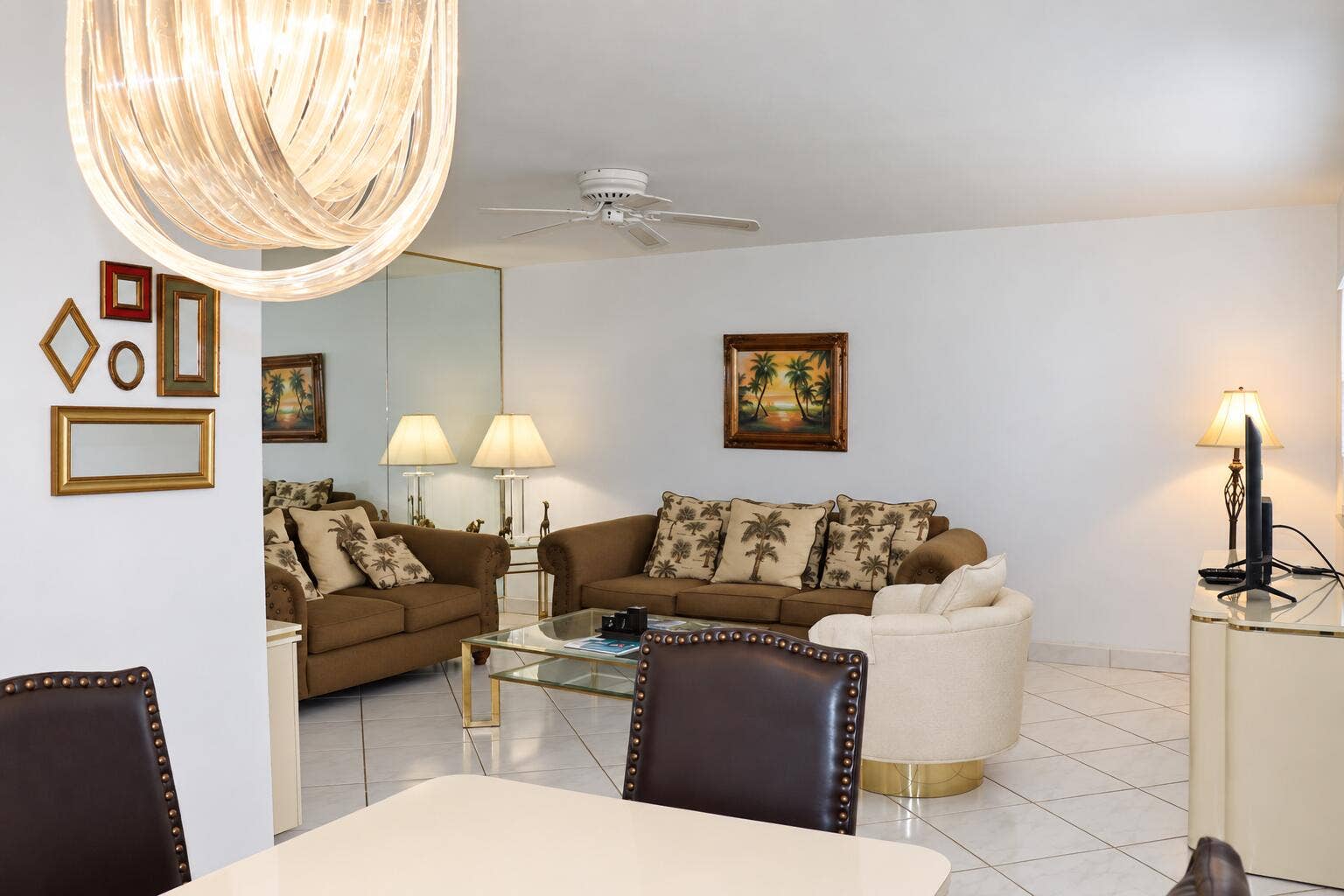 209 Waterford, #I, Delray Beach, Delray Beach, FL 33446 Brightened interior with balanced natura