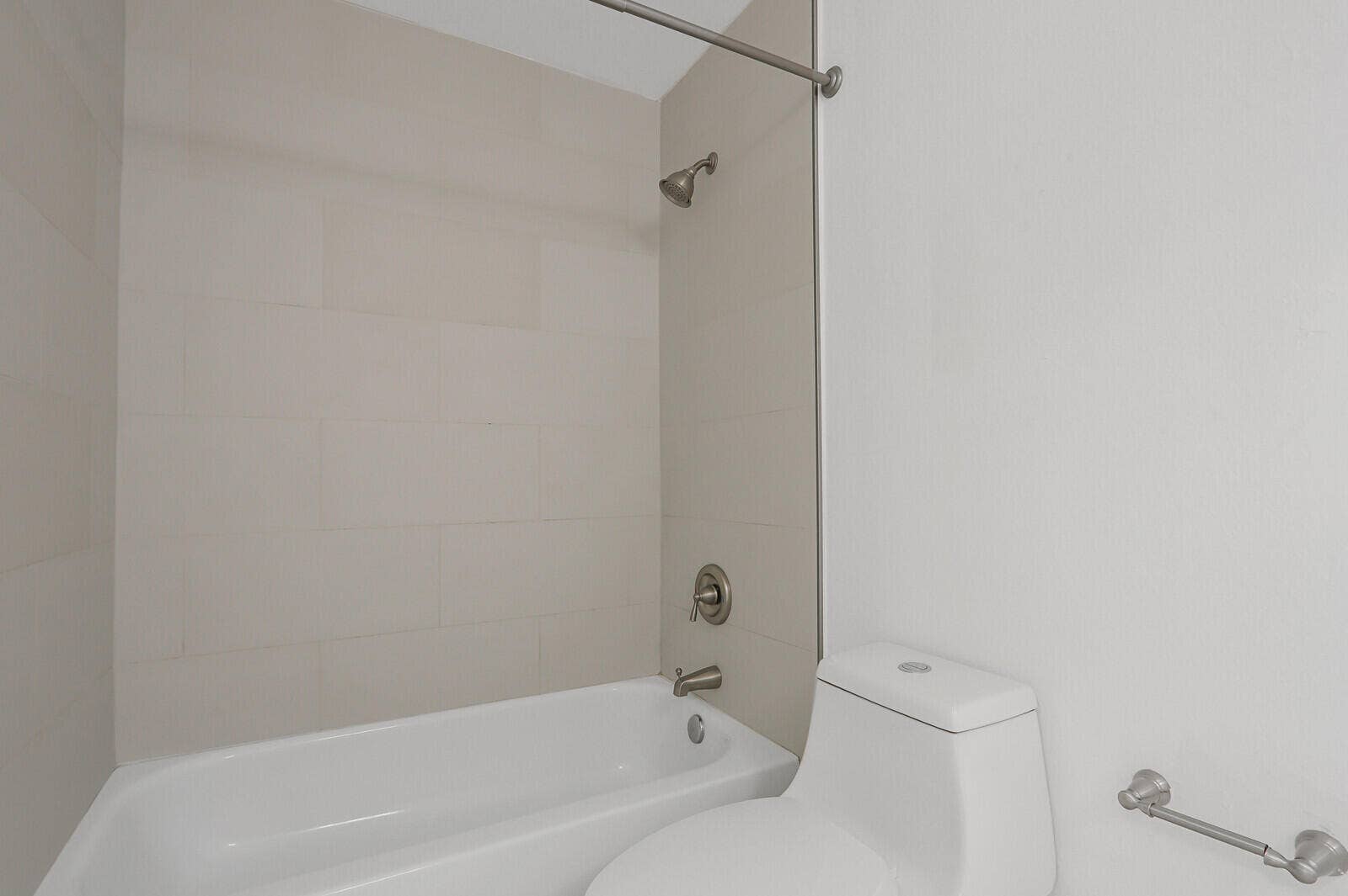 2916 TUSCANY Court, #302, Palm Beach Gardens, FL 33410 2916-302 2ND BATH 2