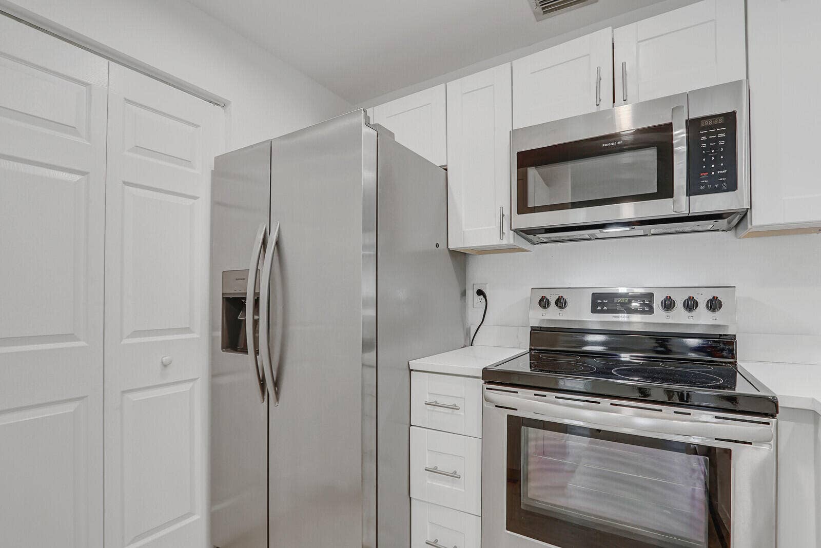 2916 TUSCANY Court, #302, Palm Beach Gardens, FL 33410 2916-302 KITCHEN5