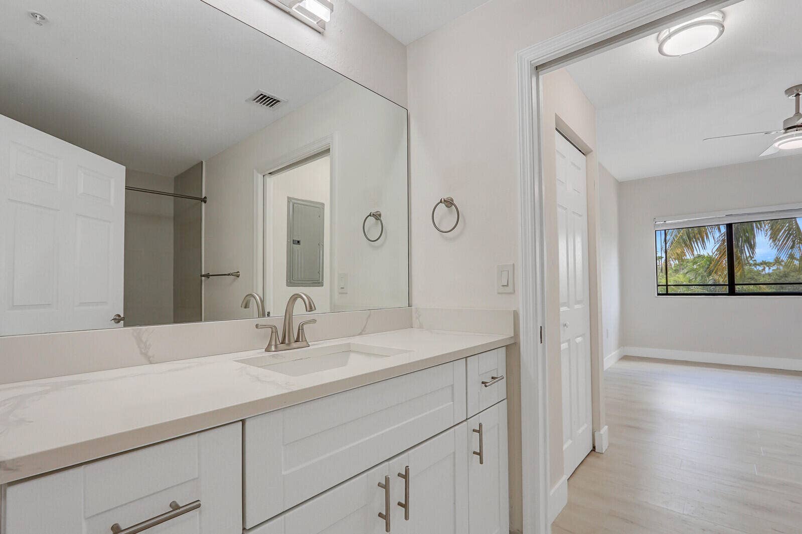 2916 TUSCANY Court, #302, Palm Beach Gardens, FL 33410 2916-302 2ND BATH 1