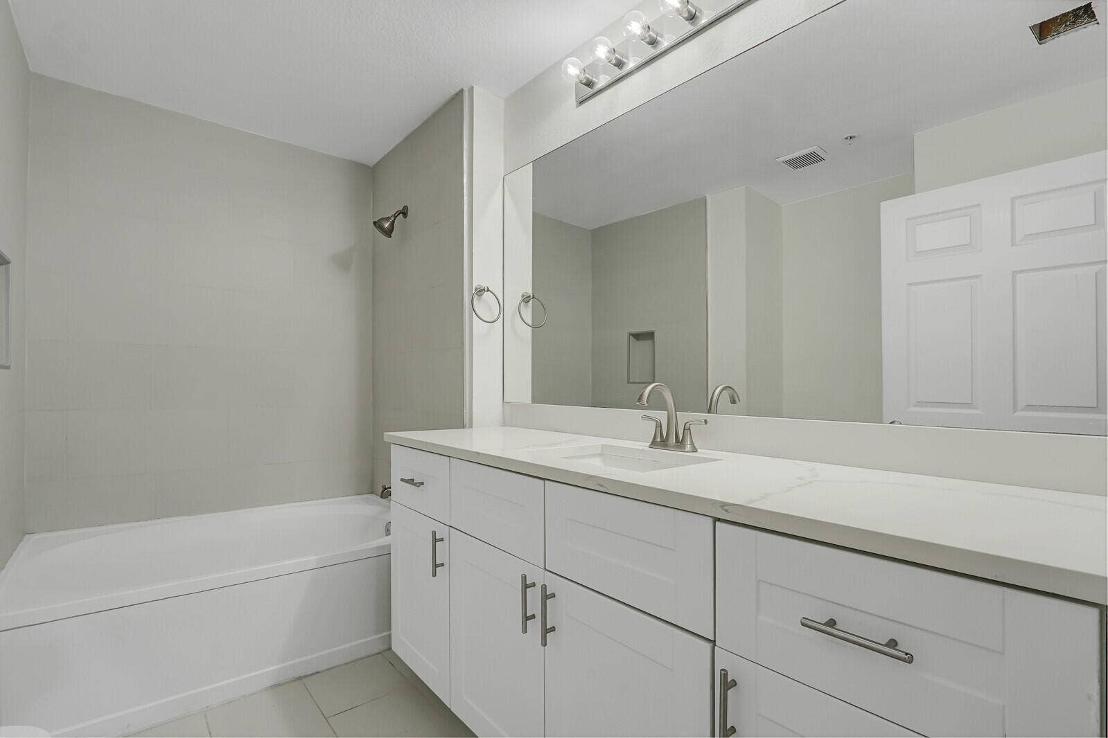 2916 TUSCANY Court, #302, Palm Beach Gardens, FL 33410 2916-302 PRIMARY BATH