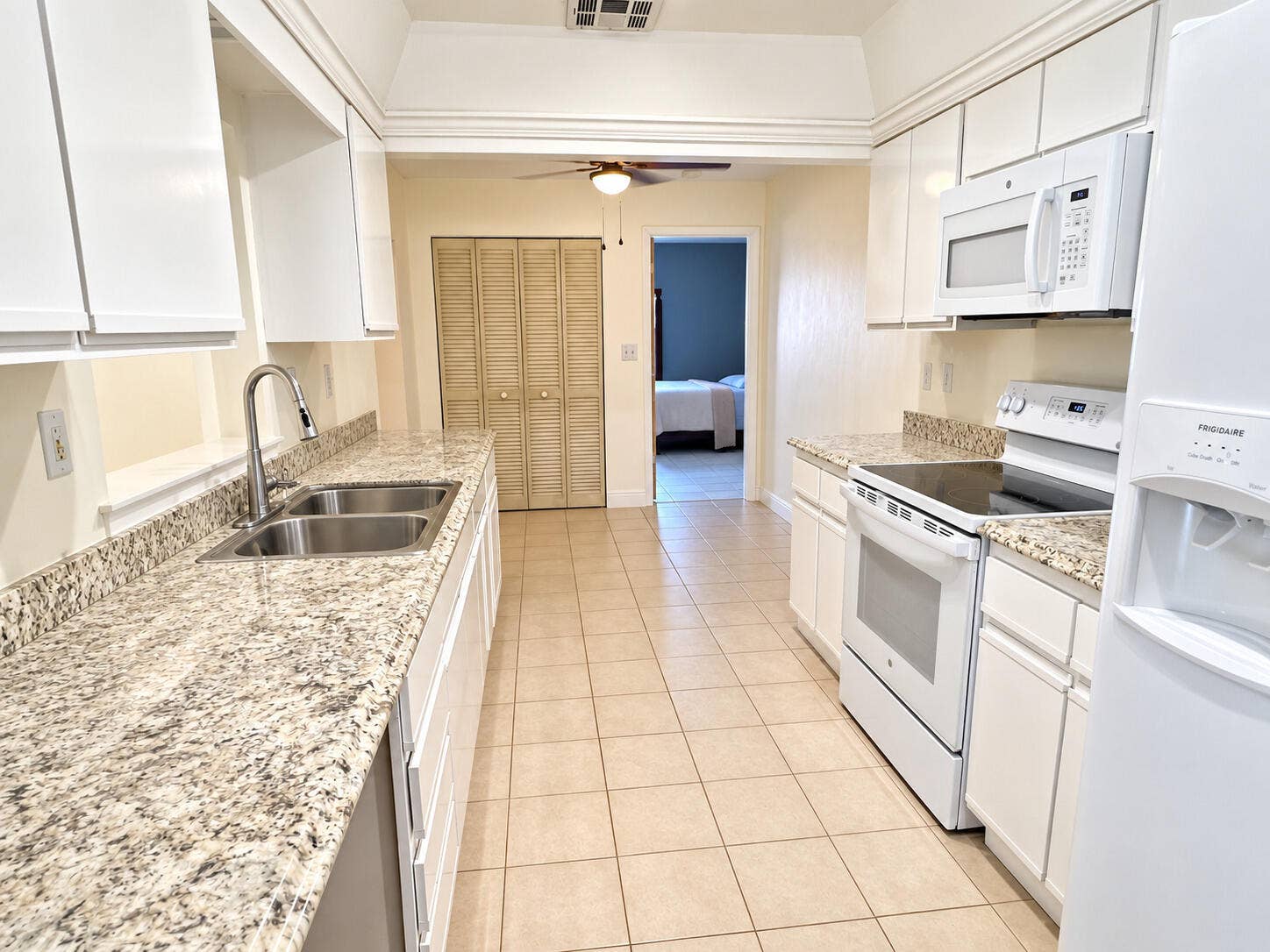 12411 SW 10TH Court, Davie, FL 33325 Kitchen