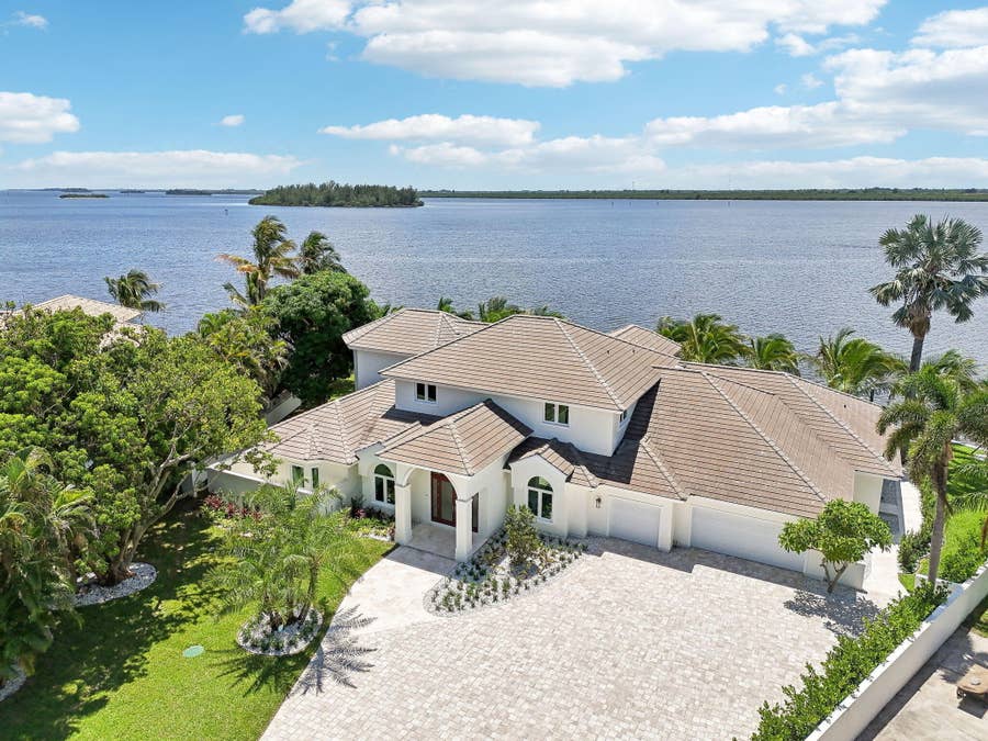 Property photo for 526 POINT Lane, Vero Beach, FL