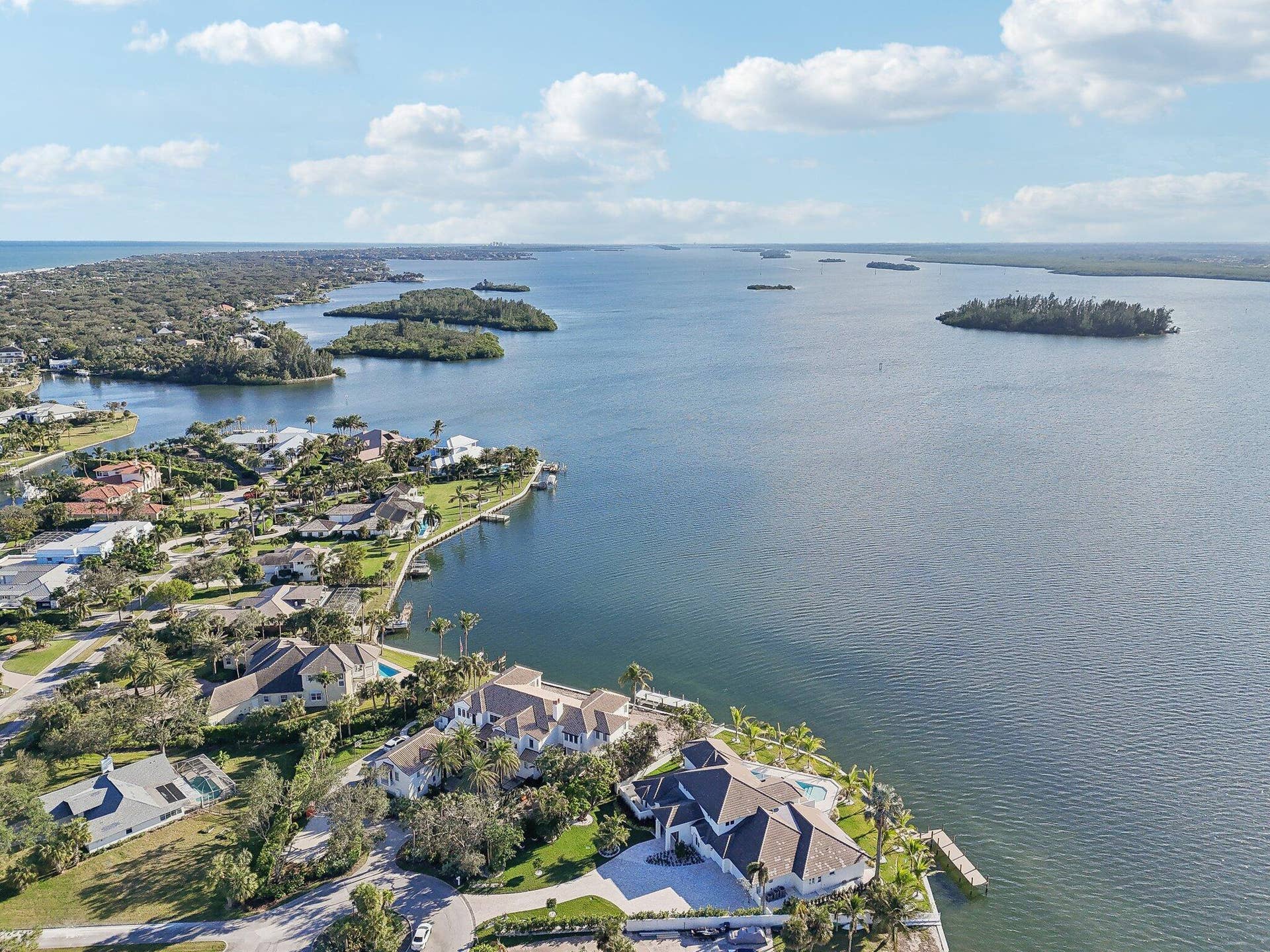 526 POINT Lane, Vero Beach, FL 32963 20250704134607859835000000-o