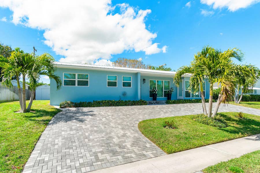Property photo for 371 Saturn Avenue, Tequesta, FL