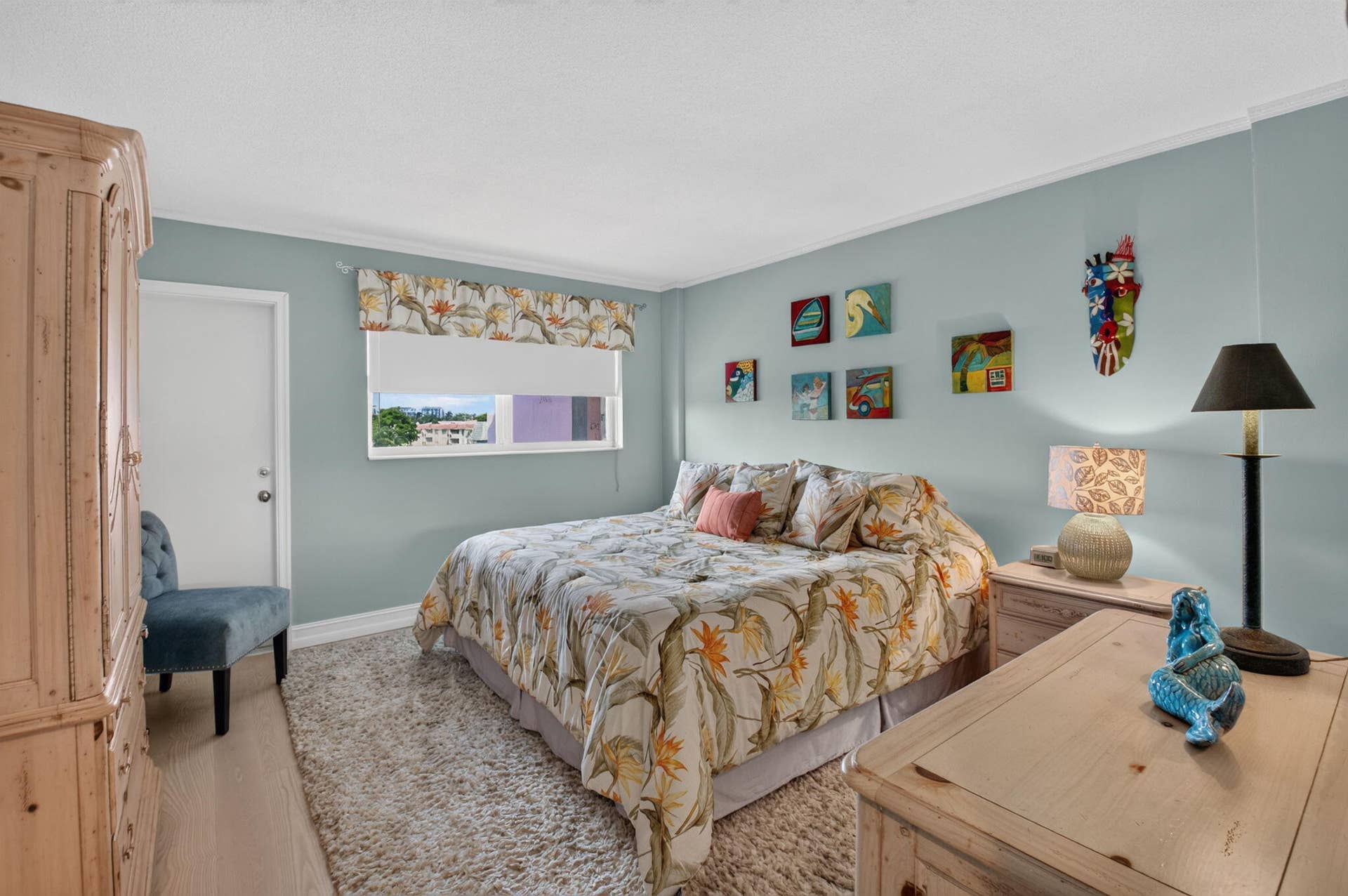 Guest room with private entrance