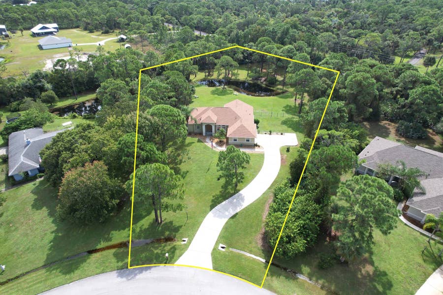 Property photo for 4572 Hunters Run Circle, Grant Valkaria, FL