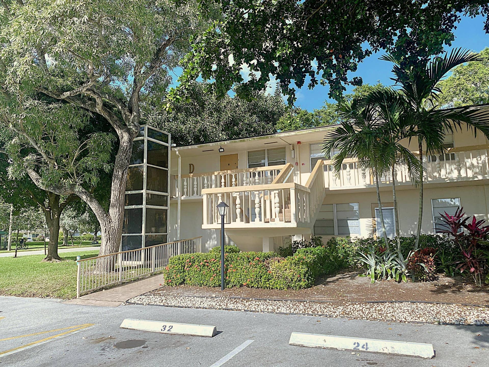 Front View w/ Elevator