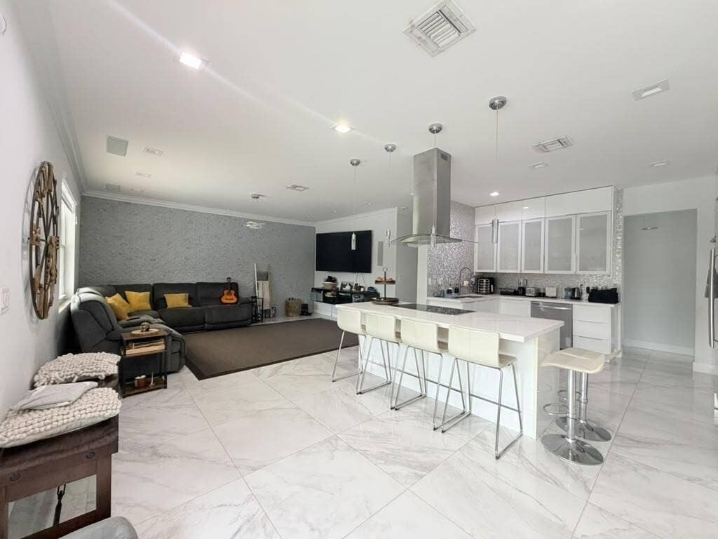 4251 E SENECA Avenue, Weston, Weston, FL 33332 WhatsApp Image 2026-10-05 at 5.05.40 PM