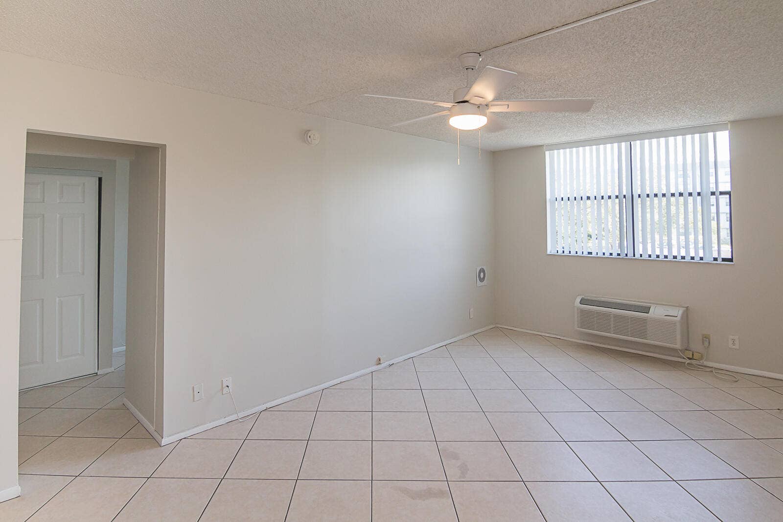 2501 Riverside Drive 209_-11.jpg-2026-10