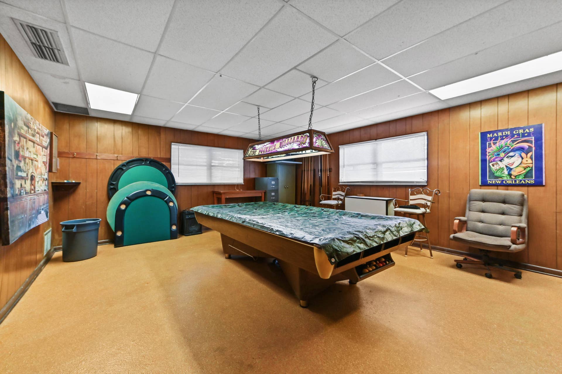 40 billiards room 01