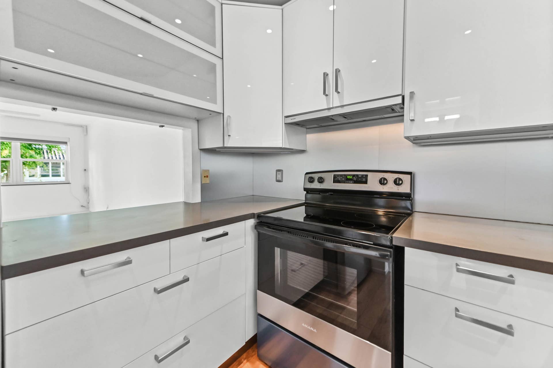 11 Kitchen 02