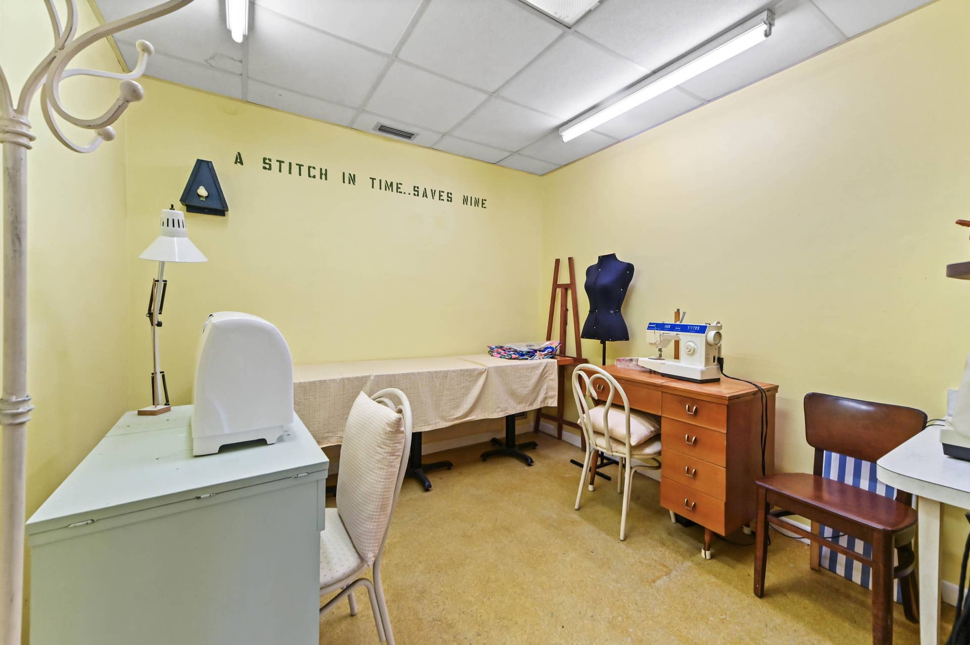 39 sewing room 01