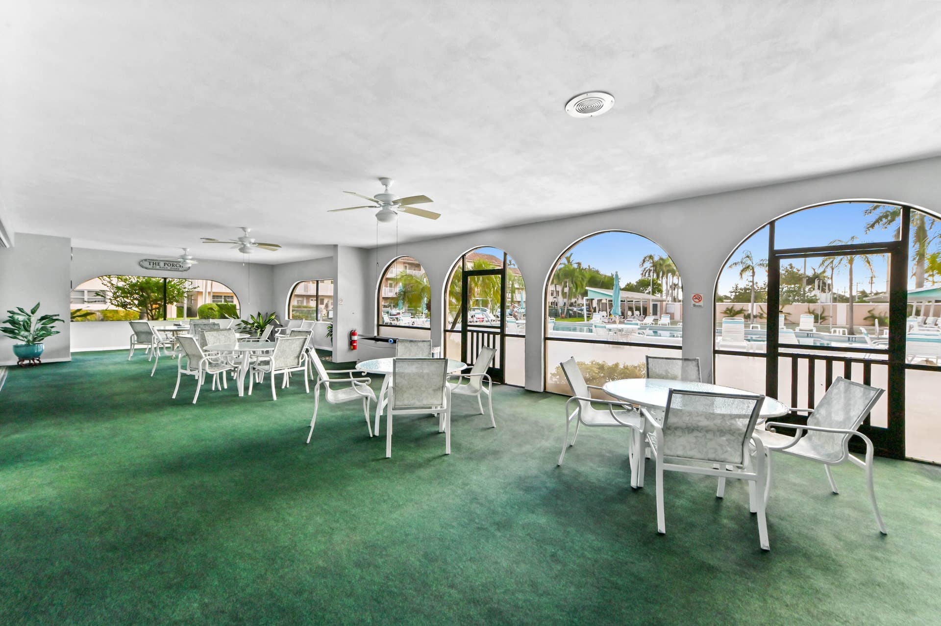 35 Clubhouse 02