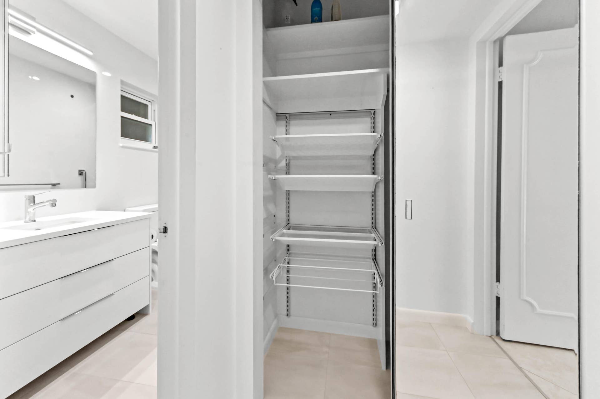 20 Closet 01