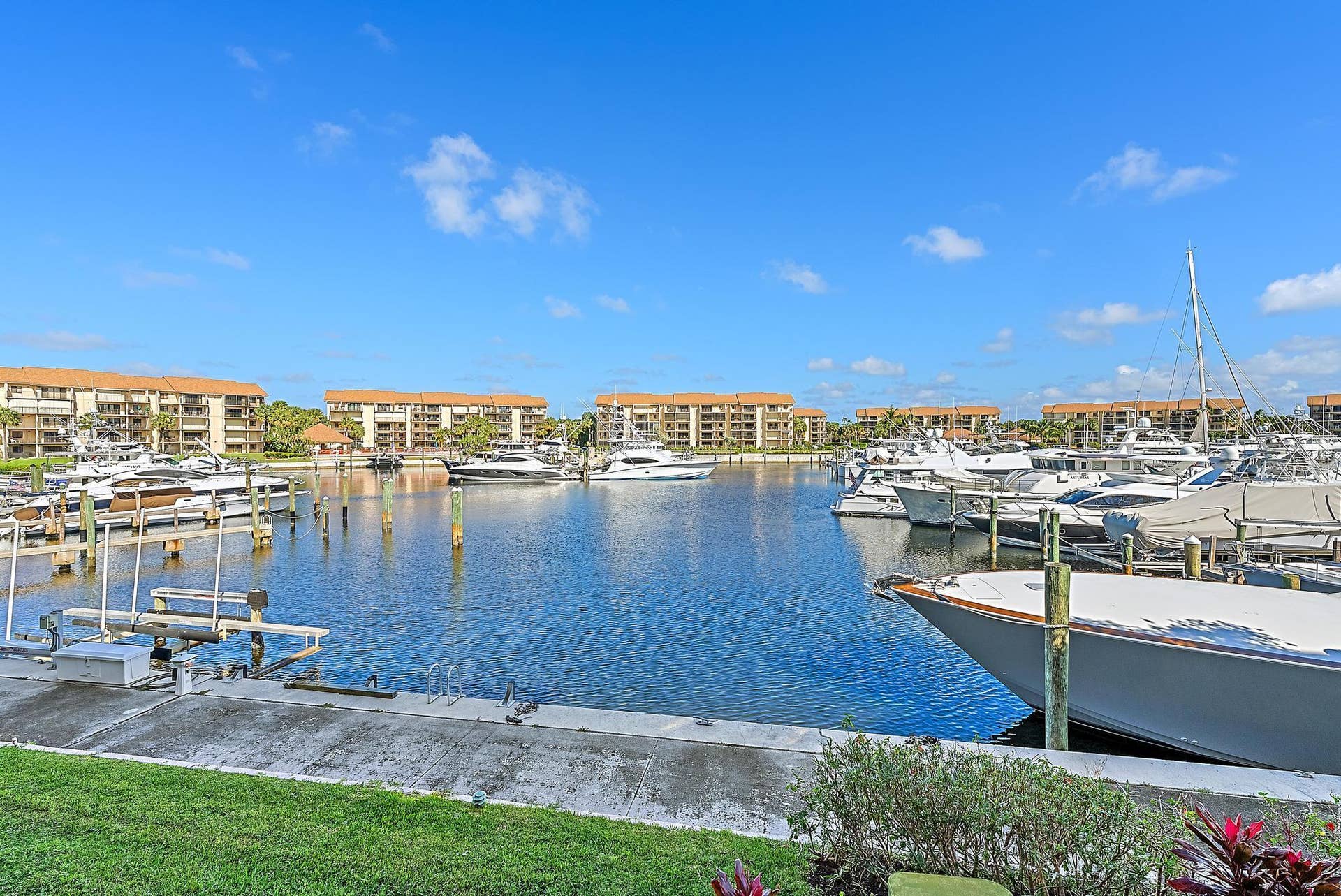 Marina walkway