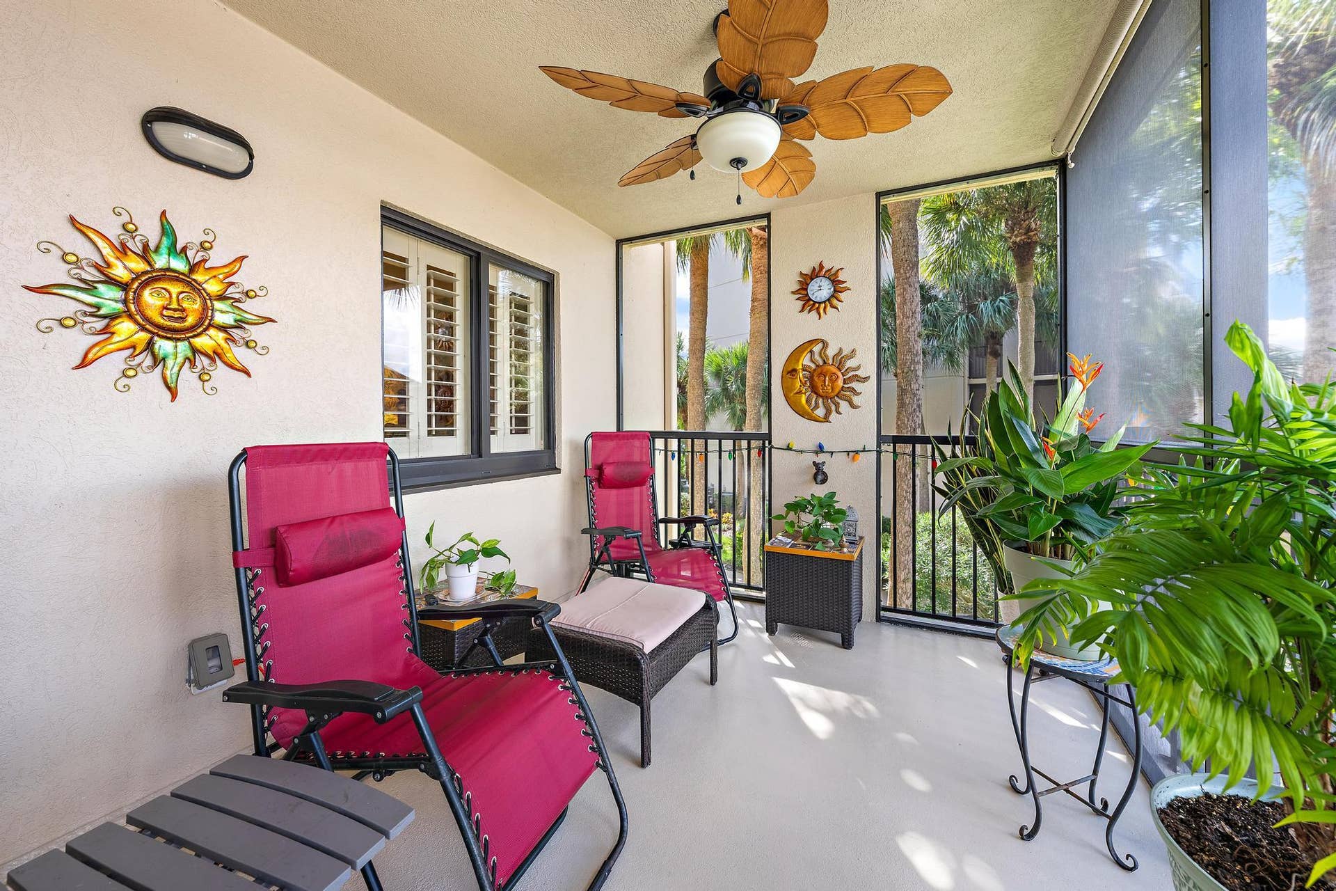 Private side of the patio