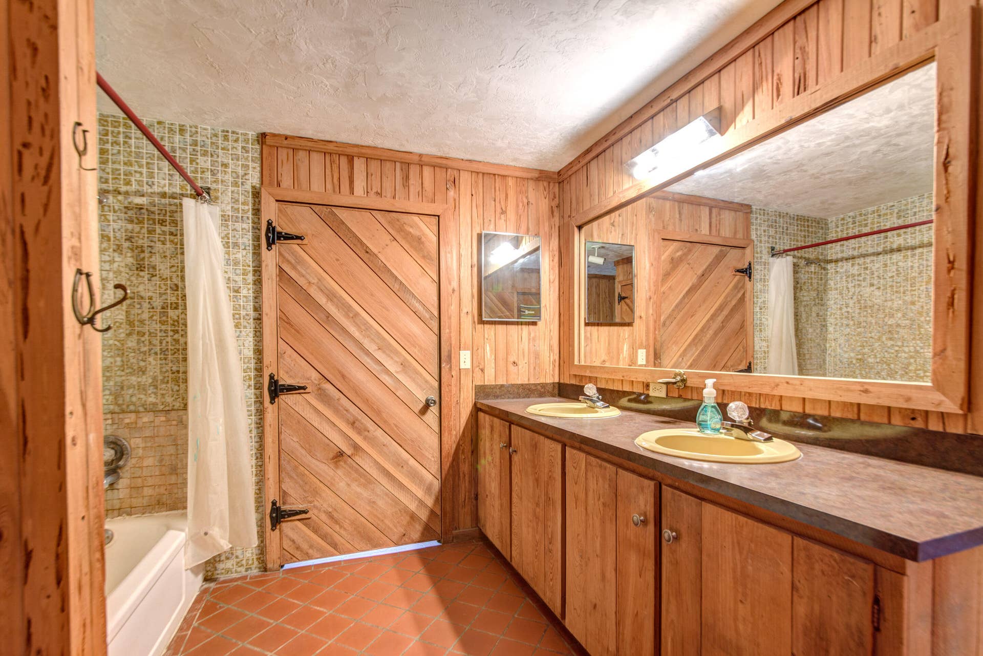 2833 F Road, Loxahatchee Groves, FL 33470 2833 Master bathroom 2