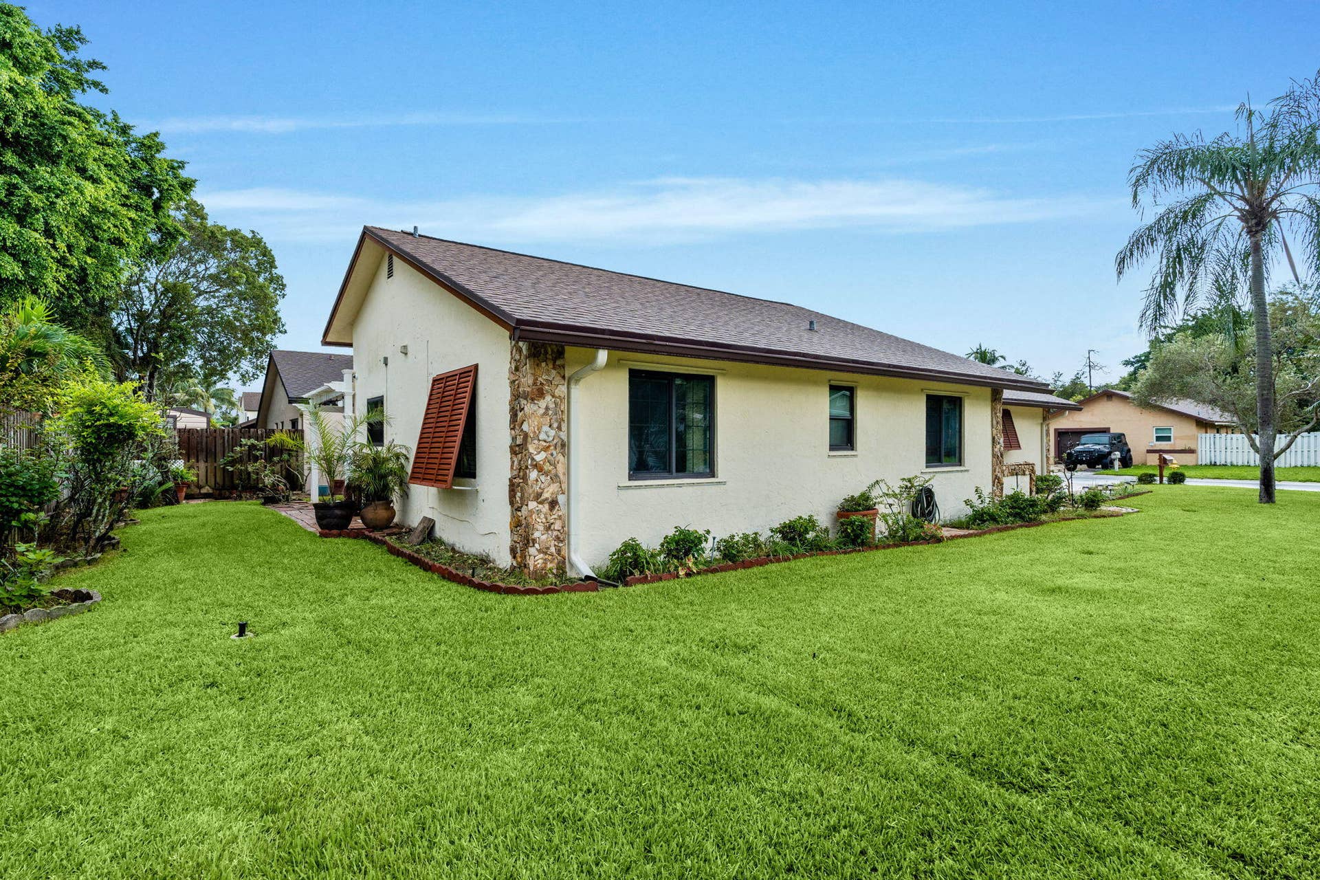 42-web-or-mls-A7407501
