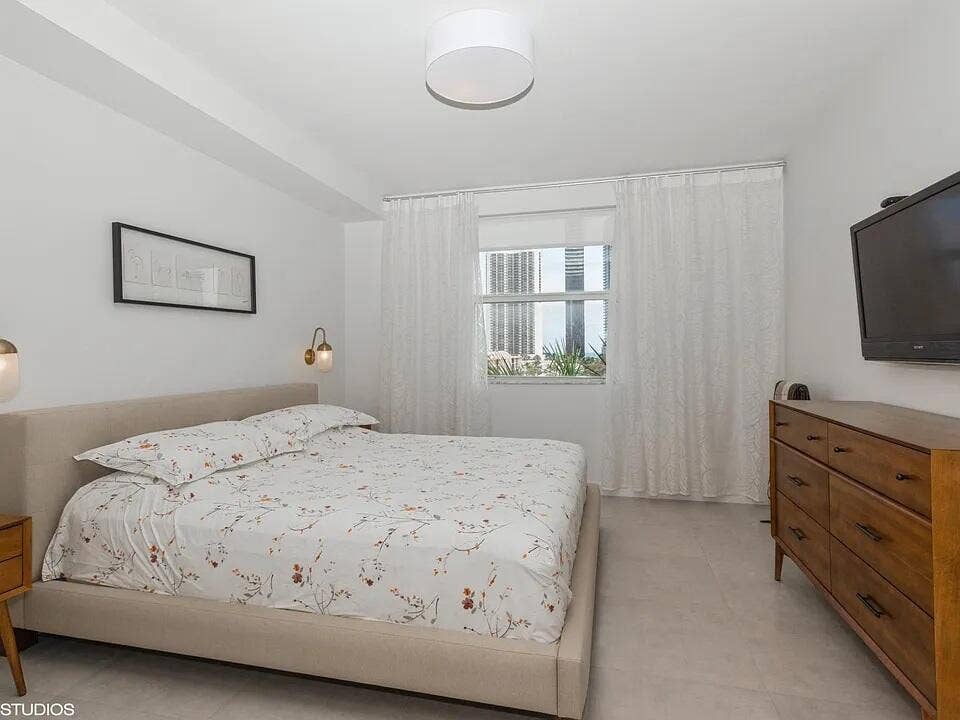 bedroom w furniture 1616