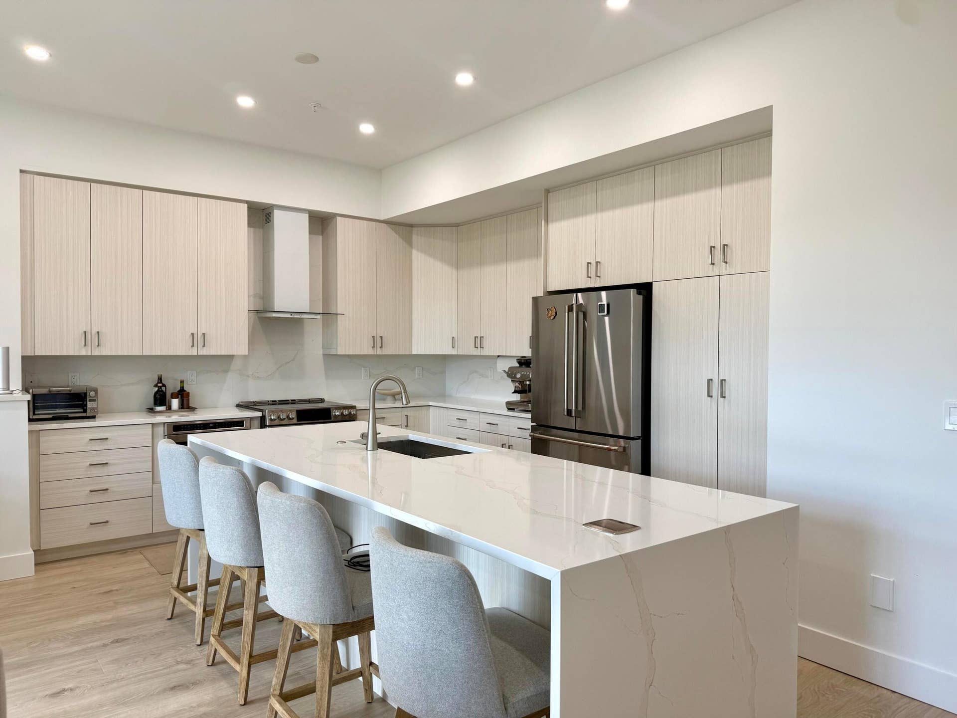 Eat-in Kitchen