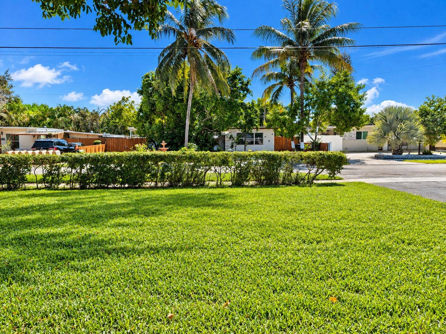 5619 Mckinley, #A-H, Hollywood, FL 33021 Sunny Tropical Suburban Front Yard