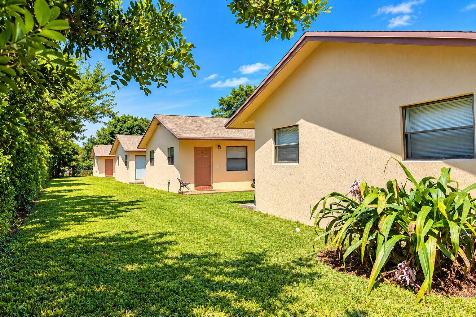 5619 Mckinley, #A-H, Hollywood, FL 33021 Sunny Suburban Courtyard Row