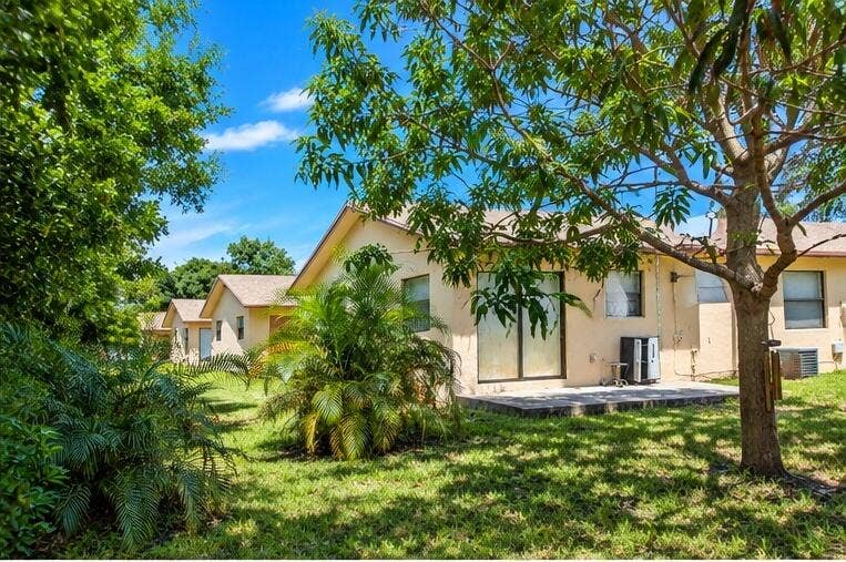 5619 Mckinley, #A-H, Hollywood, FL 33021 5619_McKinley_MLS_Photo_2