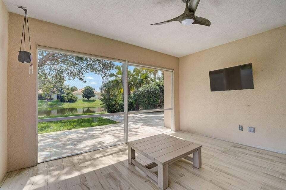 2802 Livingston Lane, West Palm Beach, FL 33411 SCREENED IN PATIO