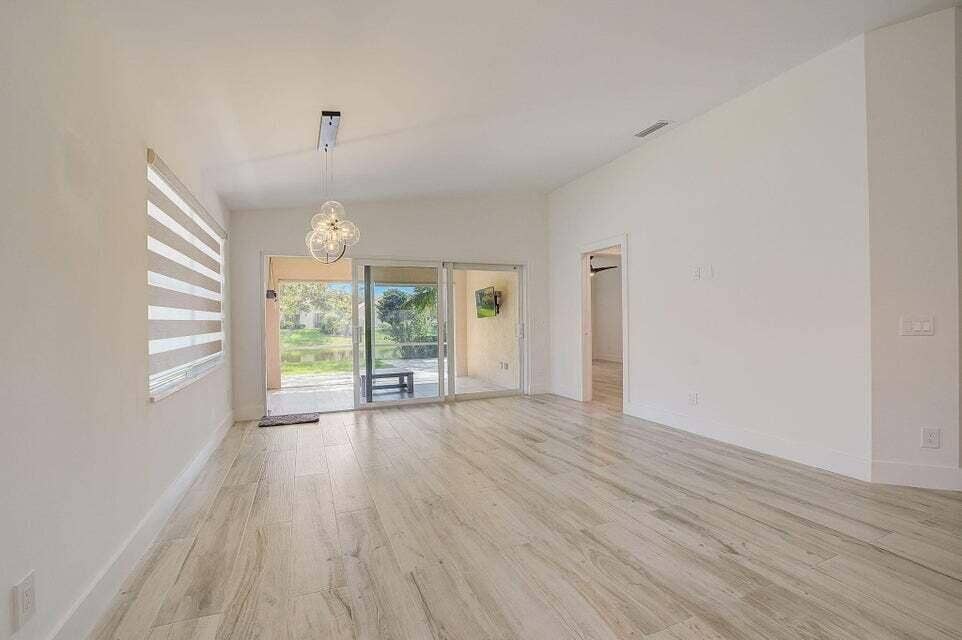 2802 Livingston Lane, West Palm Beach, FL 33411 DINING ROOM