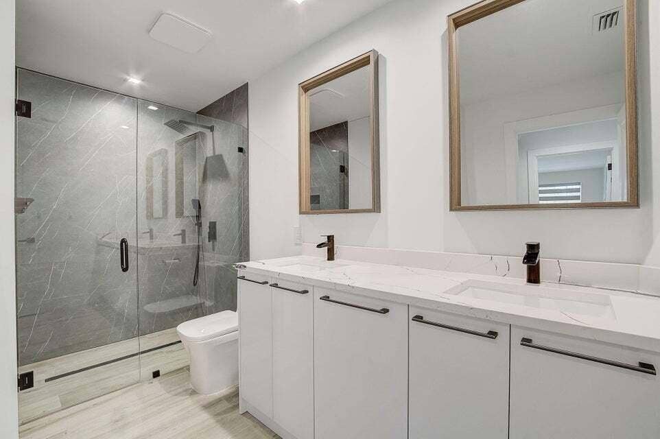 2802 Livingston Lane, West Palm Beach, FL 33411 PRIMARY BATH