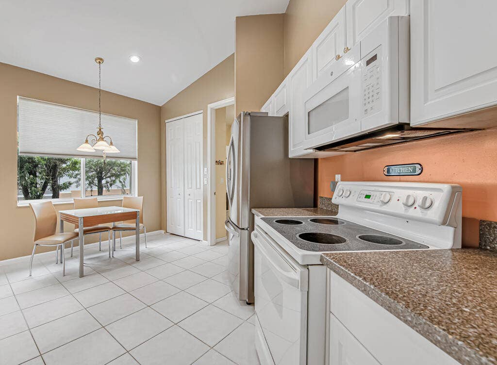 8067 BELLAFIORE Way, Boynton Beach, FL 33472 07