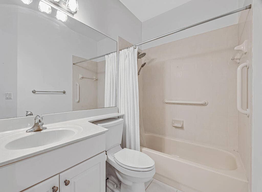 8067 BELLAFIORE Way, Boynton Beach, FL 33472 23