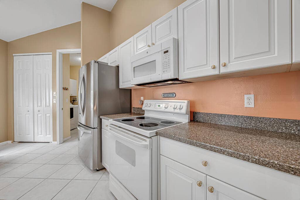 8067 BELLAFIORE Way, Boynton Beach, FL 33472 08
