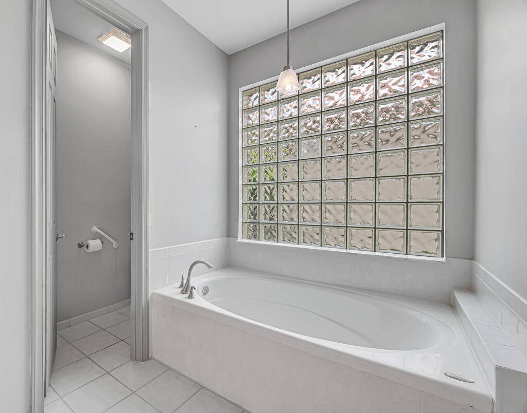 8067 BELLAFIORE Way, Boynton Beach, FL 33472 18