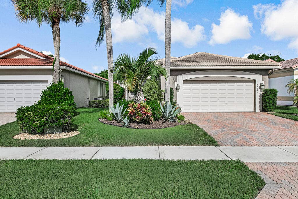 8067 BELLAFIORE Way, Boynton Beach, FL 33472 01