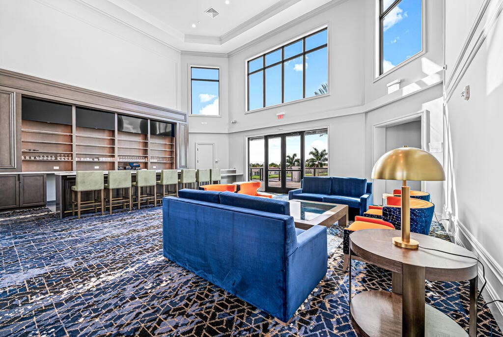 8067 BELLAFIORE Way, Boynton Beach, FL 33472 16 CLUBHOUSE UPPER LOUNGE
