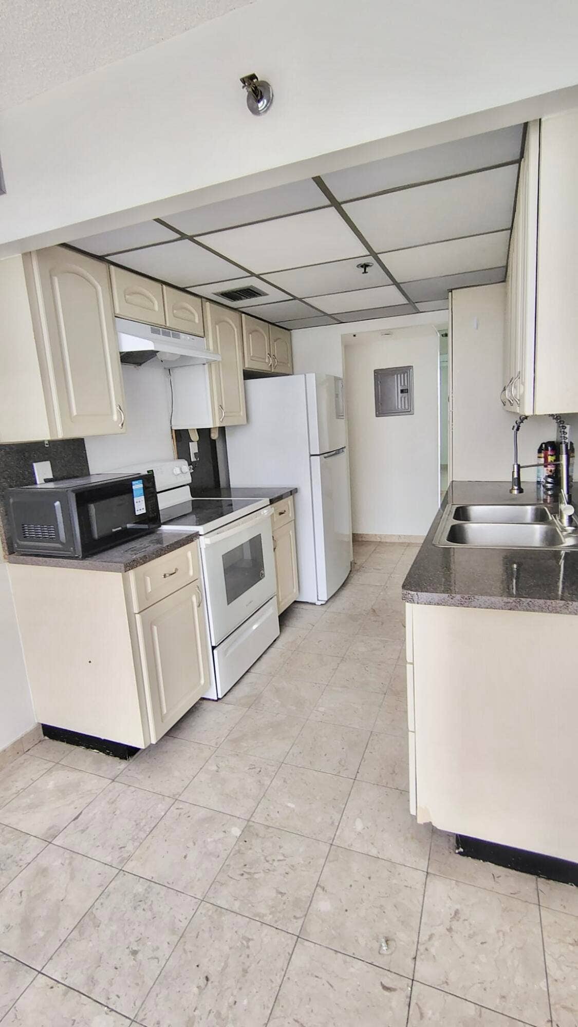 210 174TH Street, #808, Sunny Isles Beach, FL 33160 1d9cb879-827f-49c8-838b-49c14771ebc5
