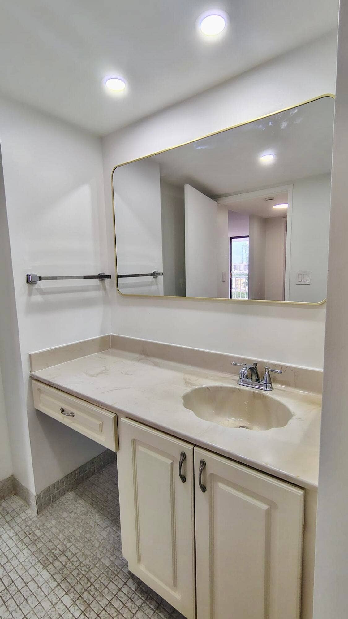 210 174TH Street, #808, Sunny Isles Beach, FL 33160 9ae9a74d-0829-43e7-8fea-38daee2fc541