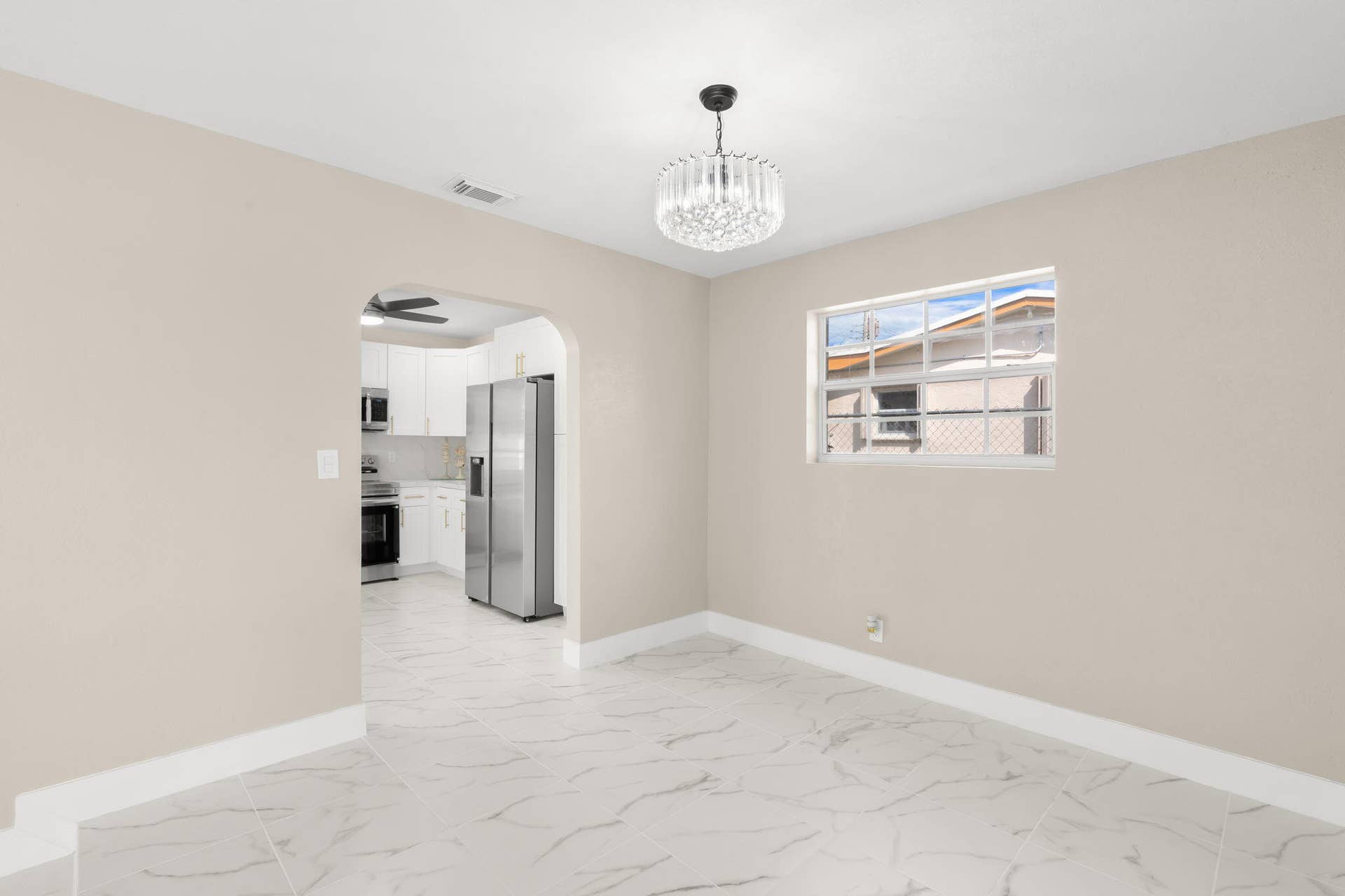 3921 NW 35th Terrace, Lauderdale Lakes, FL 33309 Kitchen