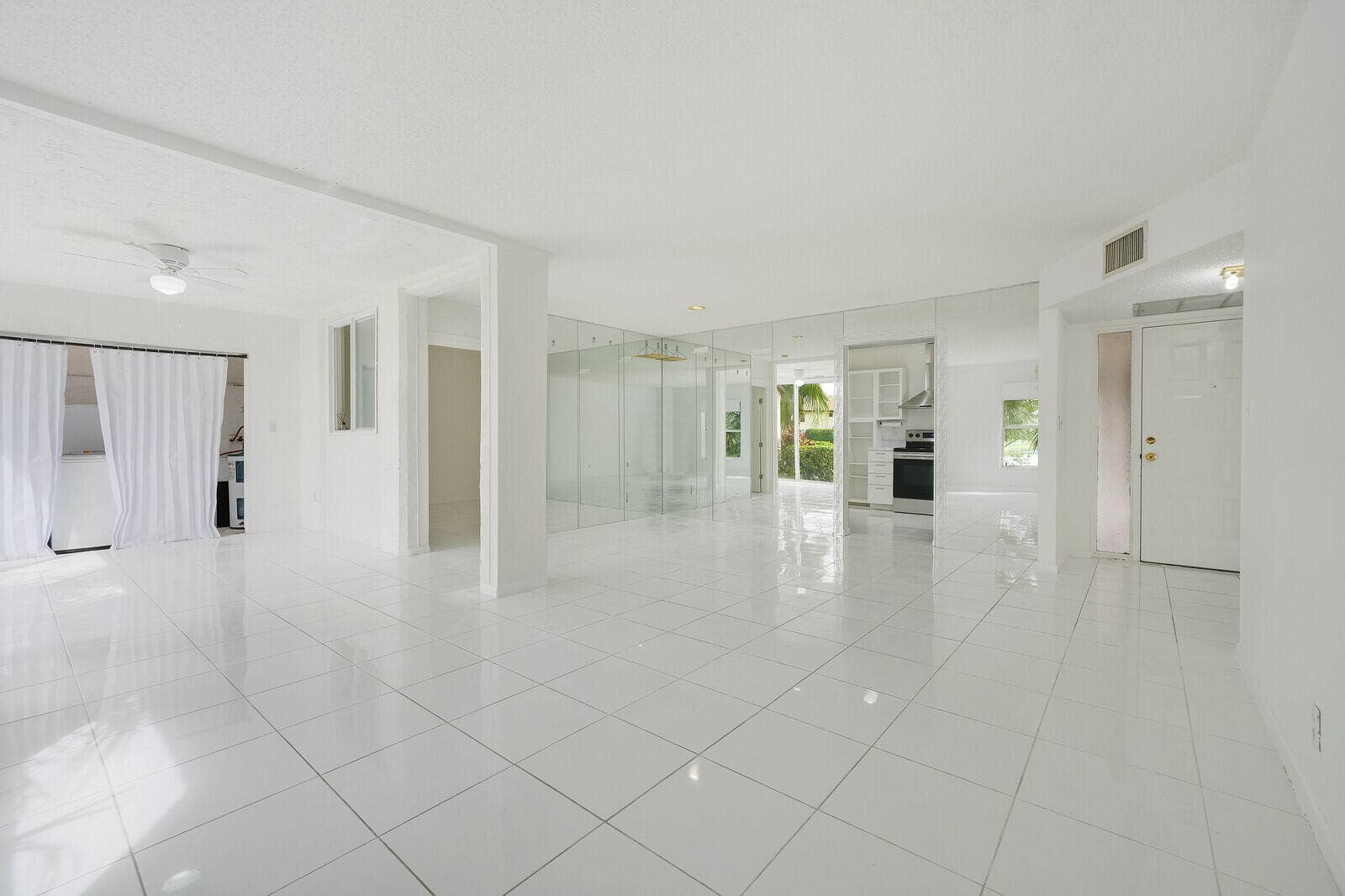 8577 Boca Glades Boulevard W, #D, Boca Raton, FL 33434 Living Room/Dining Area
