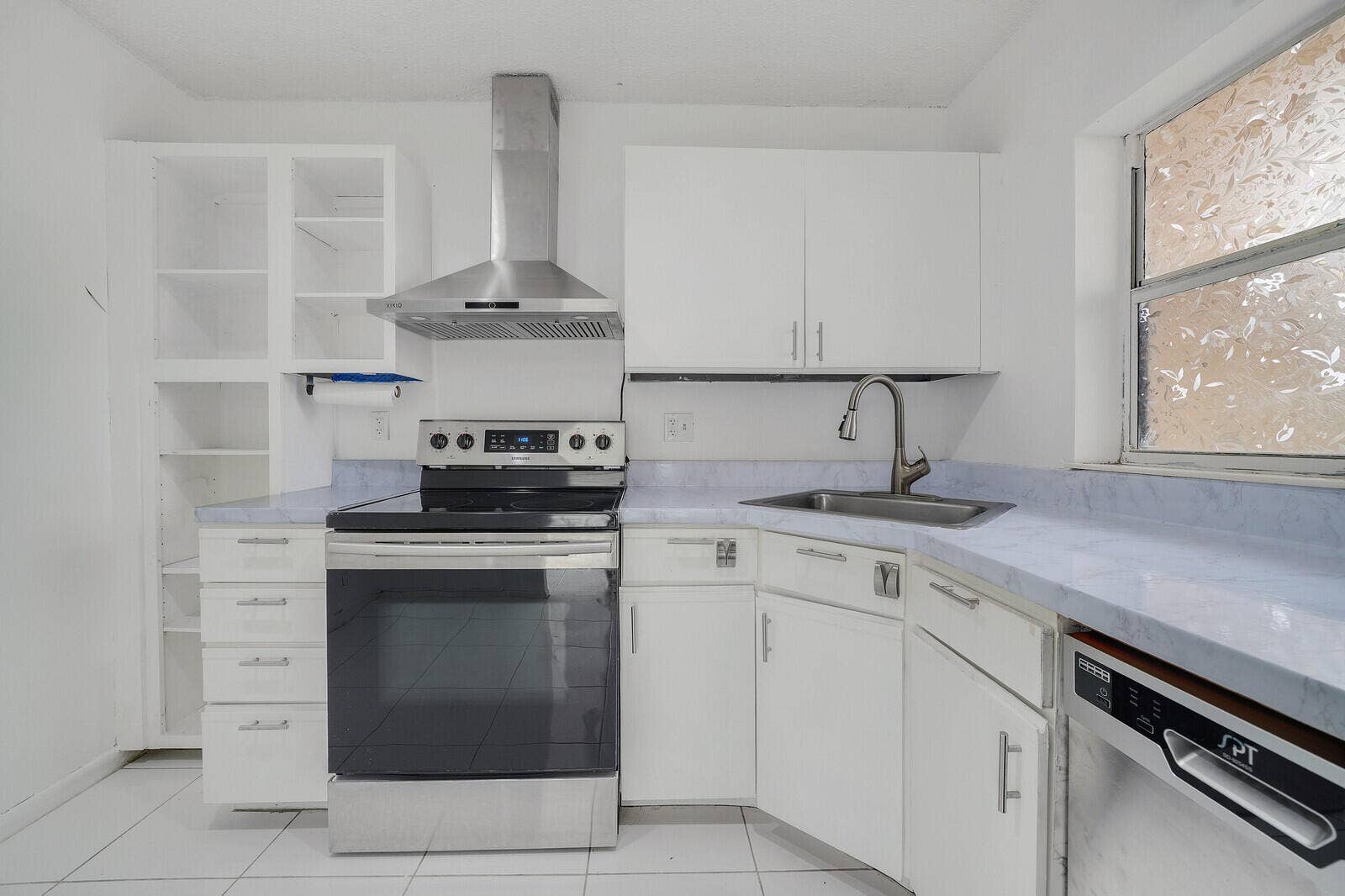8577 Boca Glades Boulevard W, #D, Boca Raton, FL 33434 Kitchen