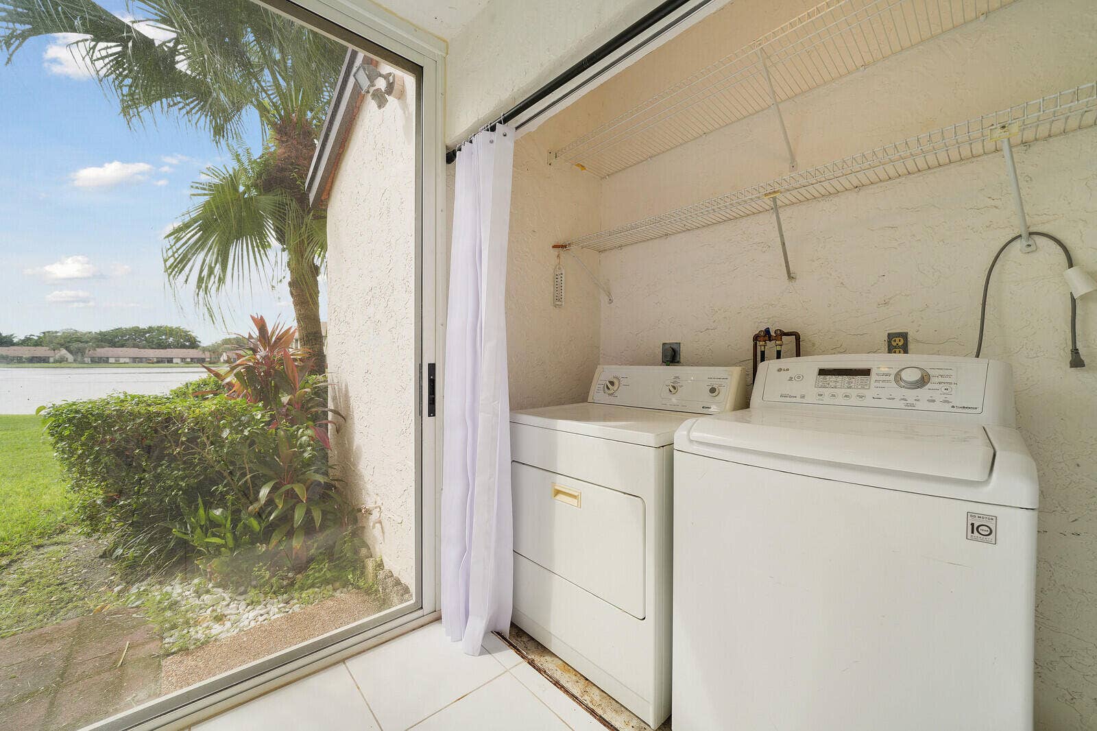 8577 Boca Glades Boulevard W, #D, Boca Raton, FL 33434 Washer/Dryer
