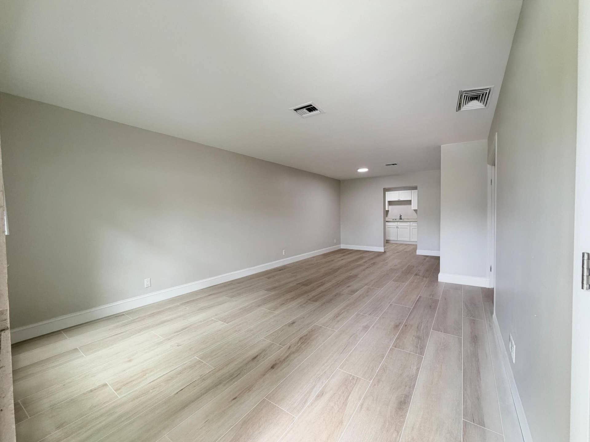 2018 S Waterway Drive, North Palm Beach, FL 33408 WhatsApp Image 2026-10-01 at 18.20.23 (1