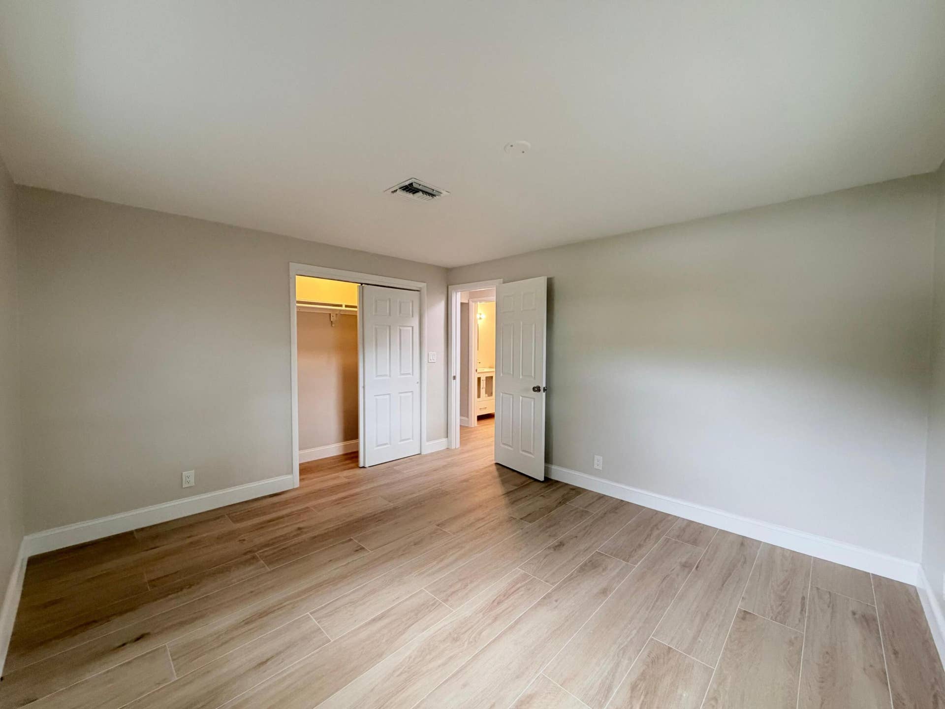 2018 S Waterway Drive, North Palm Beach, FL 33408 WhatsApp Image 2026-10-01 at 18.20.23 (7